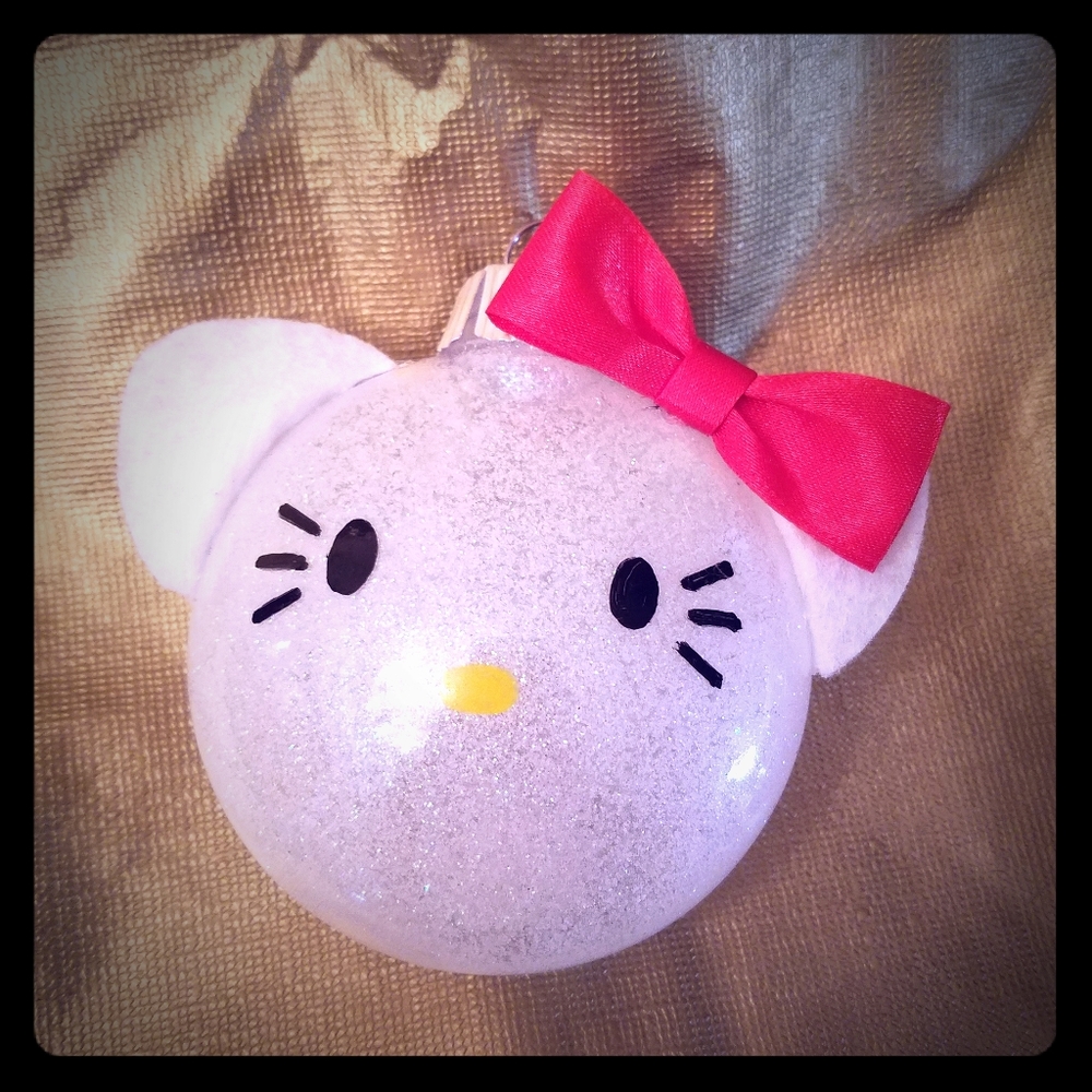 Hello kitty  ornament